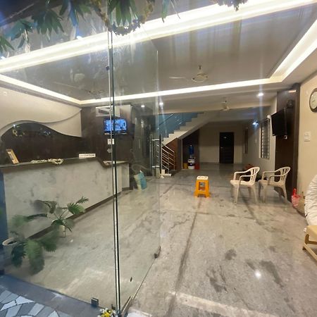 ホテル Sri Ganesh Residency ティルパティ エクステリア 写真