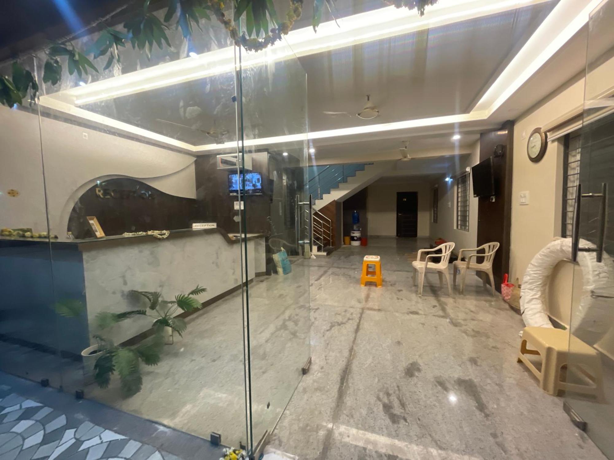 ホテル Sri Ganesh Residency ティルパティ エクステリア 写真