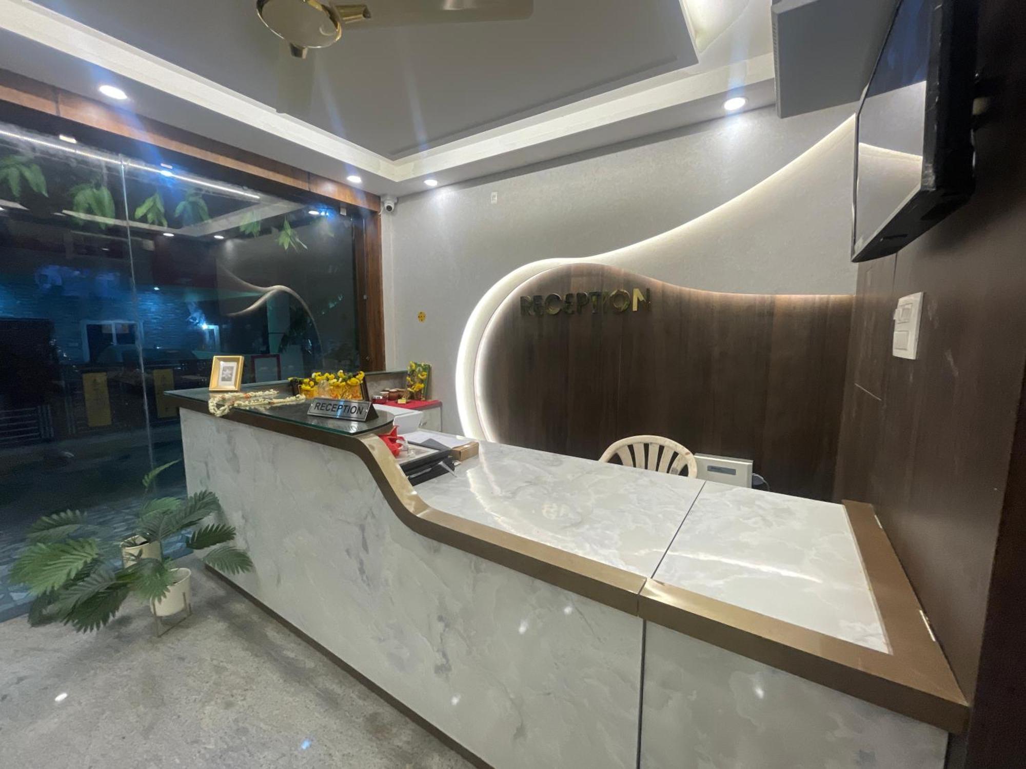 ホテル Sri Ganesh Residency ティルパティ エクステリア 写真