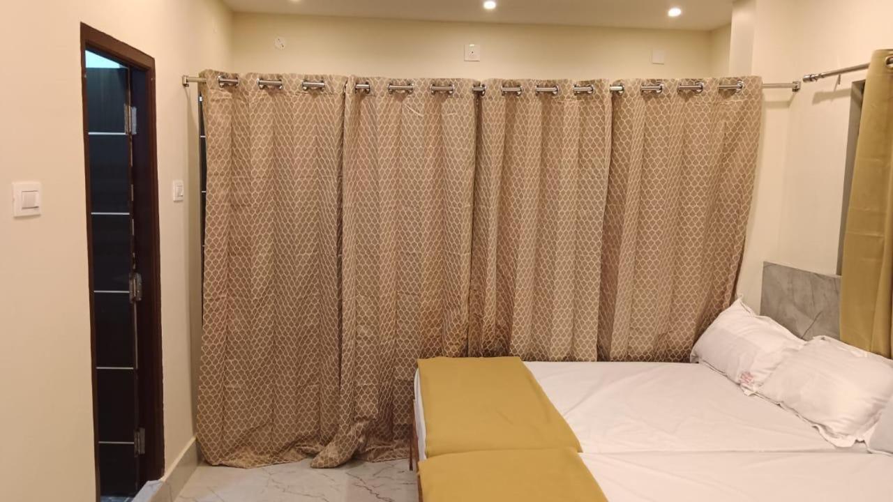 ホテル Sri Ganesh Residency ティルパティ エクステリア 写真